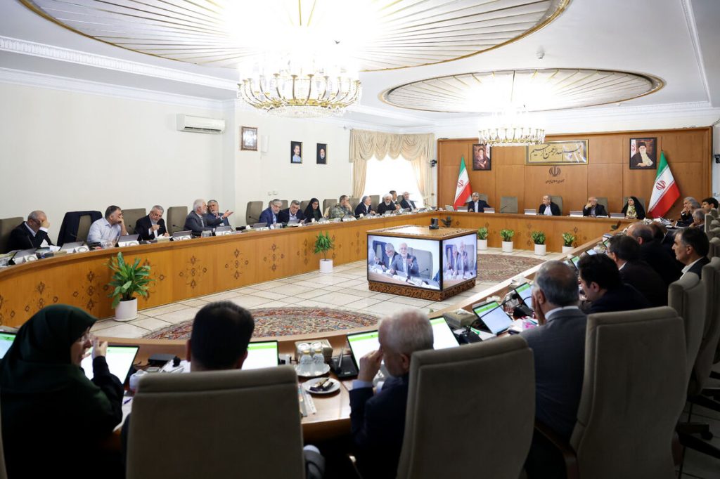 گزارش-وزیر-نفت-از-نمایشگاه-بین‌المللی-نفت-در-نشست-هیئت-دولت