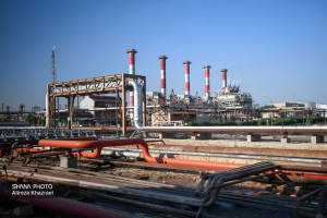 مهار حریق پالایشگاه آبادان/ یکی از همکاران درگذشت