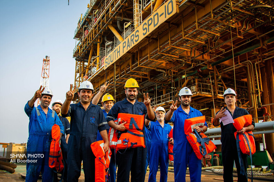 خبر خوش وزیر نفت برای کارکنان مناطق عملیاتی در هفته دولت