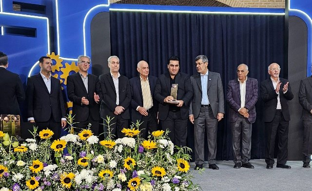 شرکت‌تعاونی تولیدی پیشگامان عصر ارتباطات واحد نمونه صنعتی ۱۴۰۴ استان یزد شد