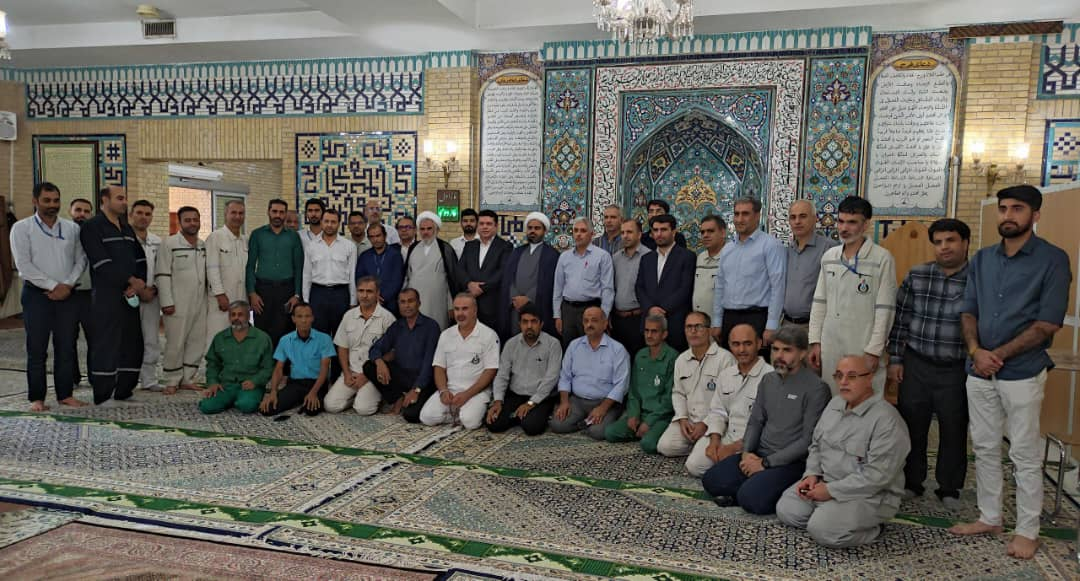 تأکید نماینده ولی فقیه در هرمزگان بر نقش جهادی کارکنان پالایشگاه نفت بندرعباس؛ارزش تلاش شما در سنگر تولید کمتر از مدافعان نیست