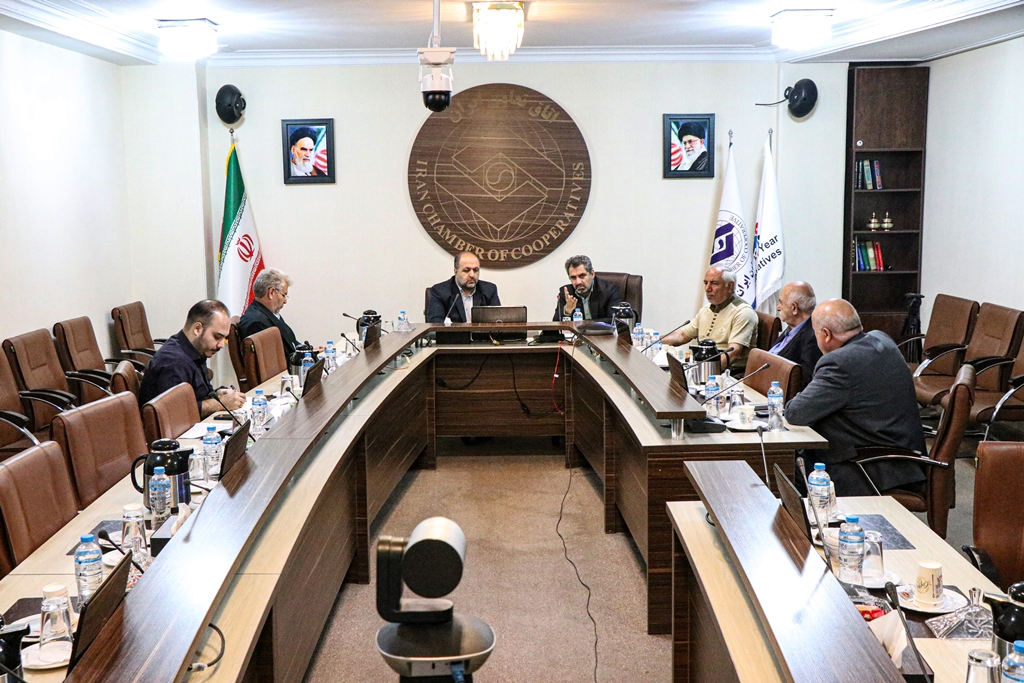 بررسی مشکلات بیمه رانندگان و اصلاح لایحه قانون حمل‌ونقل در کمیسیون حمل‌ونقل، گمرک و ترانزیت اتاق تعاون ایران